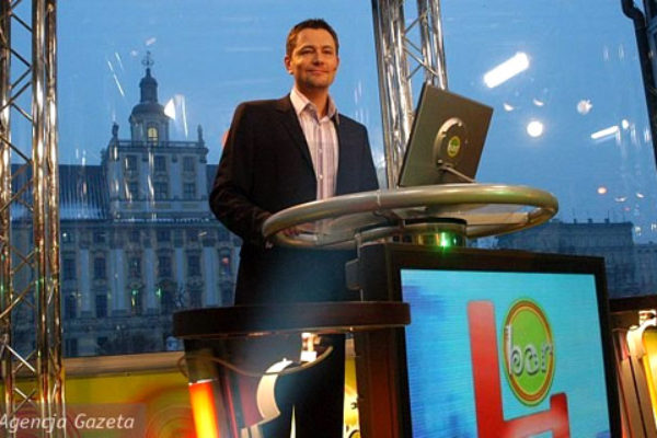Krzysztof Ibisz jako prowadzący czwartą edycję reality show Bar | fot. GAZETA